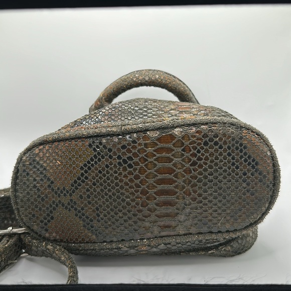 Green vegan animal snake skin mini crossbody purse - Picture 8 of 9